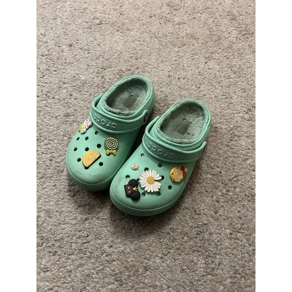 Kids Mint Green Crocs Size J1 Youth Size 1 Charms Included Sherpa‎ Lined Fleece